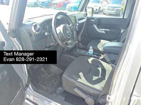 Used 2017 Jeep Wrangler Unlimited Sahara w/ Connectivity Group AWD/4WD image 14