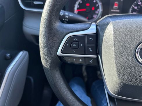 Used 2022 Toyota Highlander L image 25