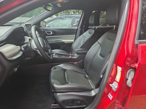 Used 2025 Jeep Compass Limited AWD/4WD image 3