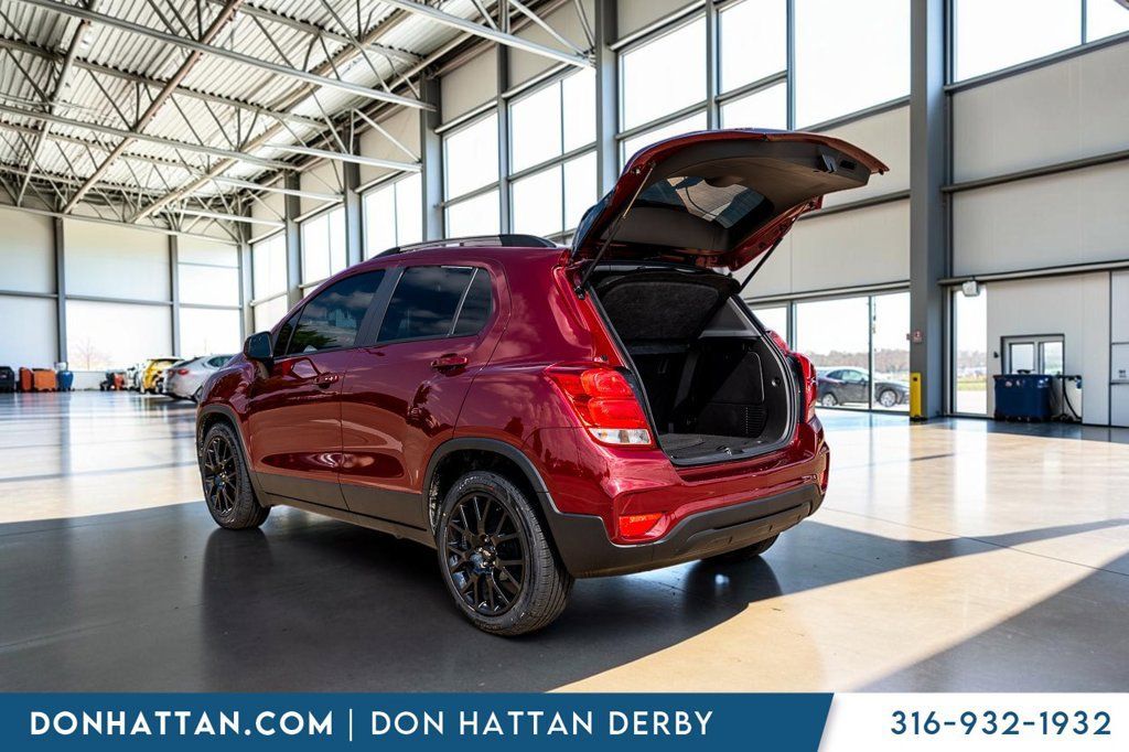 Used 2022 Chevrolet Trax LT w/ Sport Edition FWD image 28