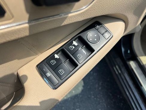 Used 2010 Mercedes-Benz E 350 4MATIC Sedan image 27