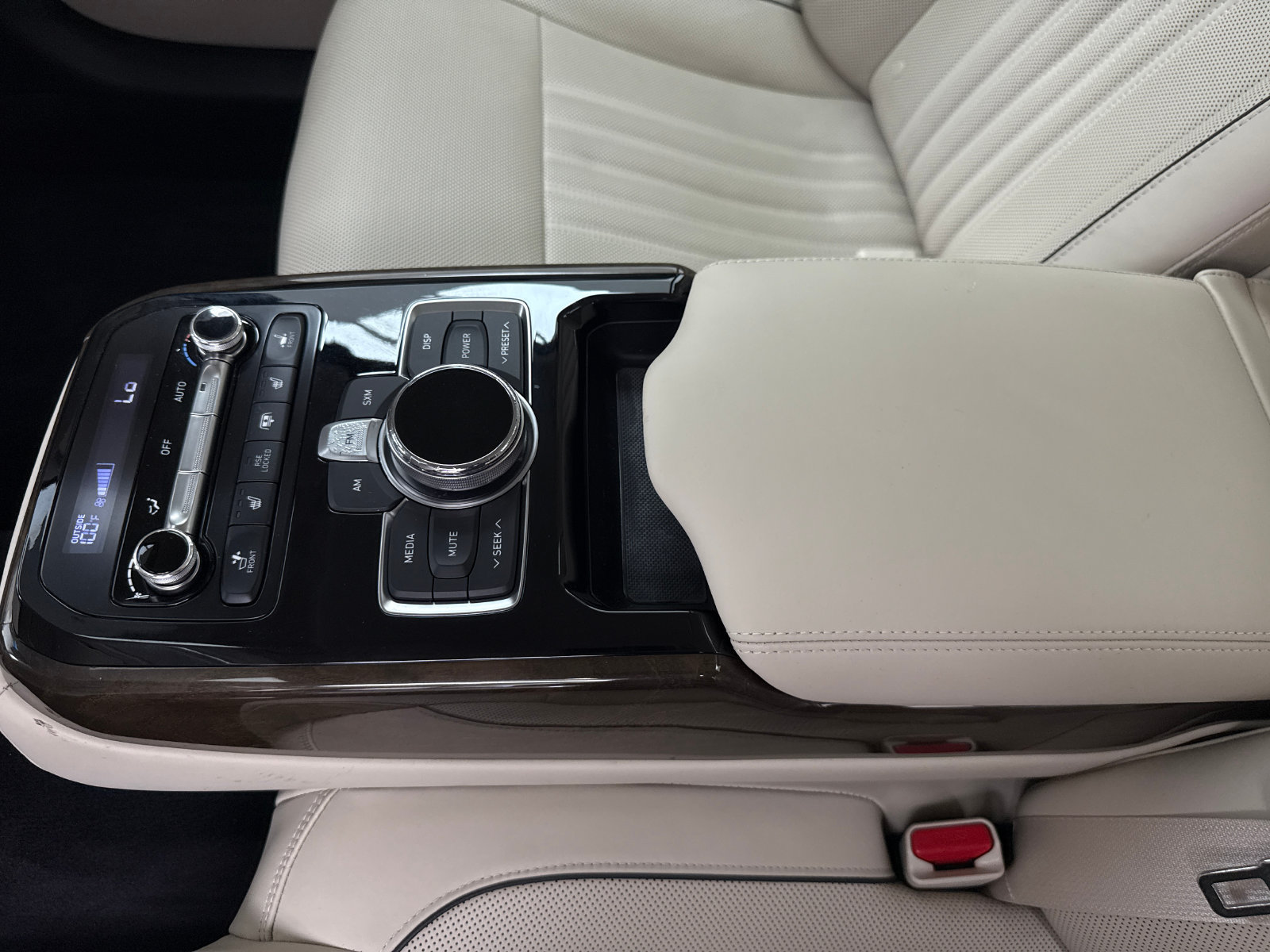 Used 2017 Genesis G90 3.3T Premium RWD image 41