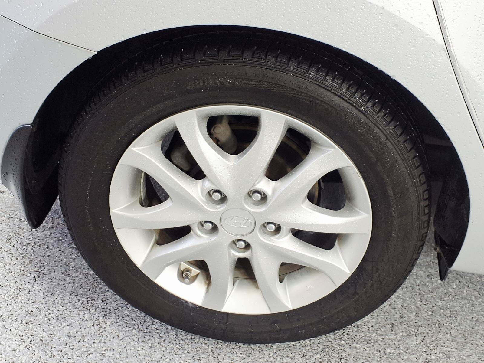 Used 2009 Hyundai Elantra FWD image 4