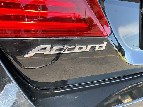 Used 2017 Honda Accord EX image 31