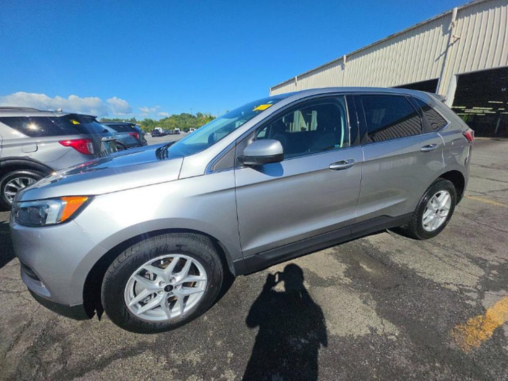 Used 2023 Ford Edge SEL w/ Convenience Package AWD/4WD image 2