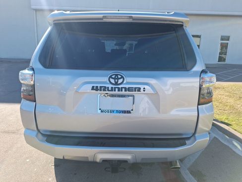 Used 2022 Toyota 4Runner SR5 Premium image 5