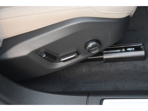 New 2026 Volvo XC60 B5 Plus w/ Protection Package Premier image 32