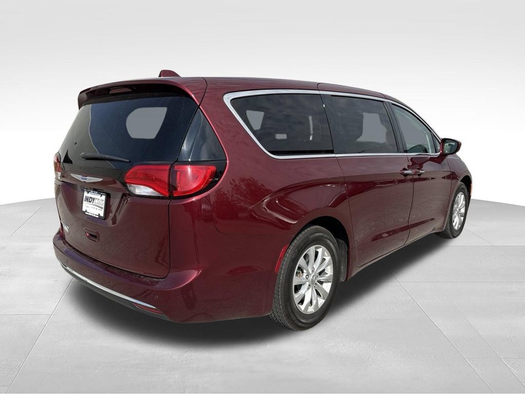 Used 2018 Chrysler Pacifica Touring Plus FWD image 5