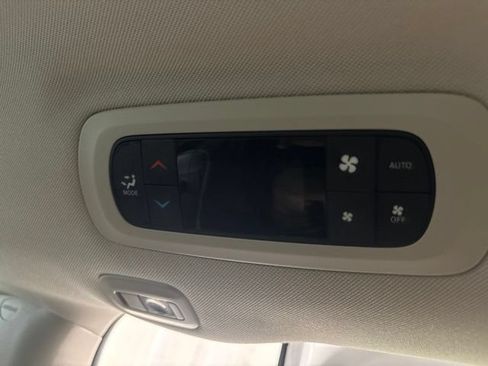 Used 2024 Chrysler Pacifica Limited FWD image 39