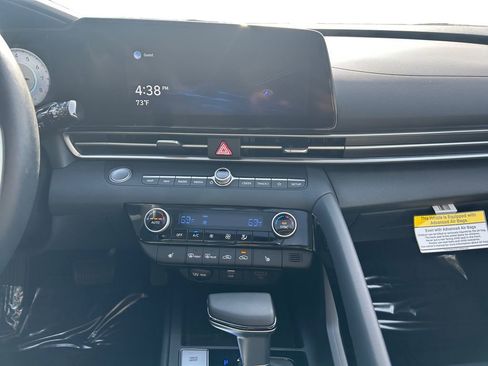 Used 2021 Hyundai Elantra Limited FWD image 13