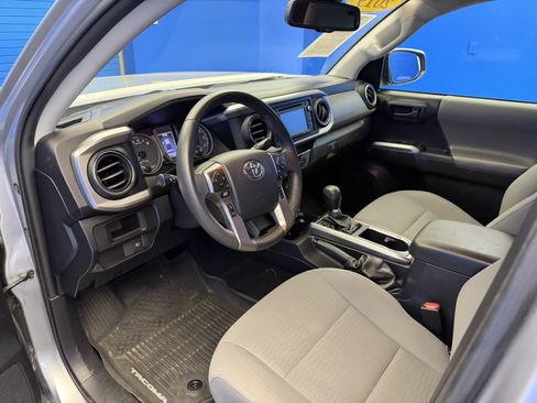 Used 2019 Toyota Tacoma SR5 AWD/4WD image 12