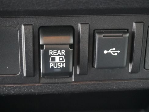 Used 2020 Toyota Tacoma SR5 RWD image 19