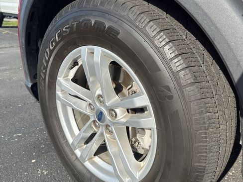 Used 2020 Ford Explorer XLT w/ Equipment Group 202A image 5