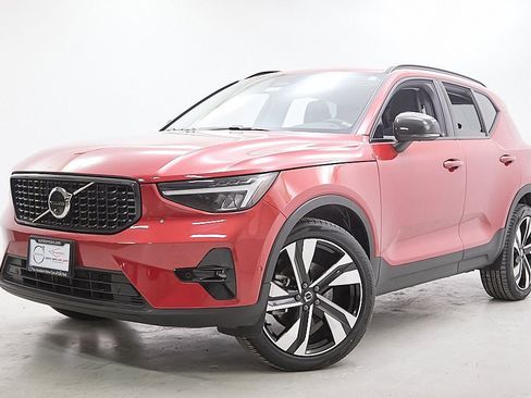 Certified 2023 Volvo XC40 B5 Plus w/ Driver Assist Package image 2