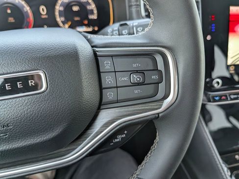 Used 2024 Jeep Wagoneer L Series III w/ Flexible Seating Group AWD/4WD image 43