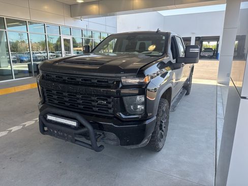 Used 2021 Chevrolet Silverado 2500 Custom w/ Custom Value Package image 3