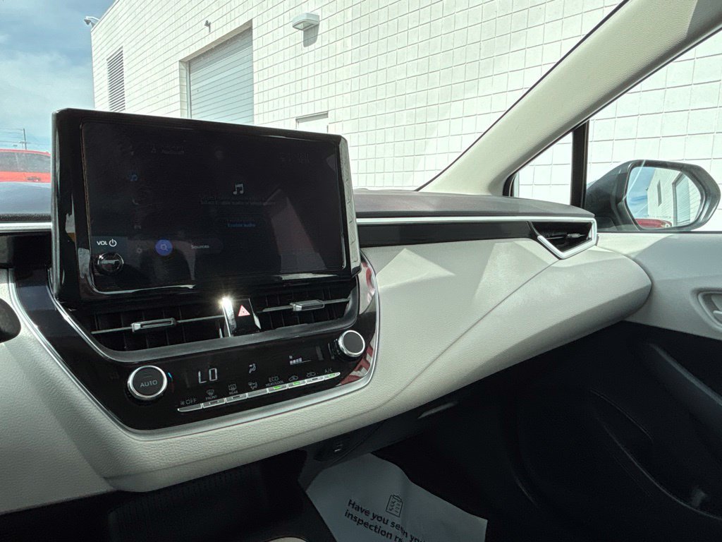 Used 2025 Toyota Corolla LE FWD image 15