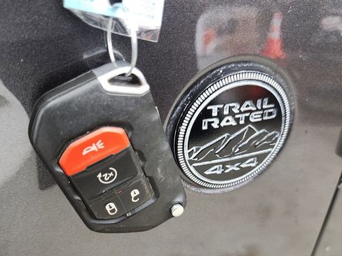 Used 2021 Jeep Wrangler Unlimited Sahara image 38