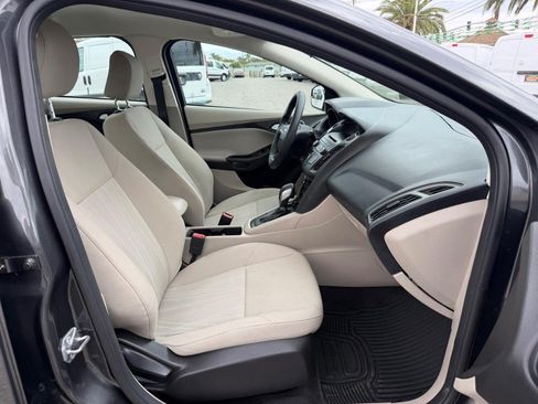 Used 2017 Ford Focus SE FWD image 21