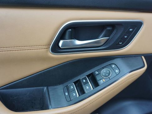 Used 2023 Nissan Rogue Platinum image 4