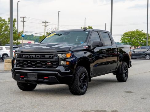 Used 2023 Chevrolet Silverado 1500 Custom Trail Boss AWD/4WD image 3