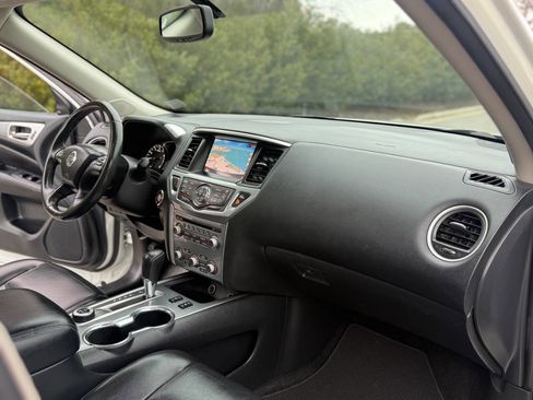 Used 2017 Nissan Pathfinder SL w/ SL Premium Package image 29