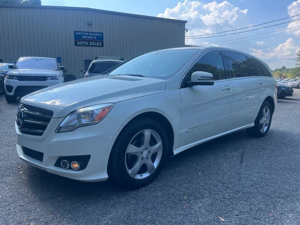 Used 2011 Mercedes-Benz R 350 4MATIC image 1