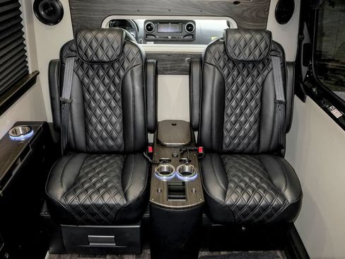 Used 2025 Mercedes-Benz Sprinter 3500 image 33