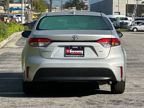 Used 2025 Toyota Corolla LE image 5