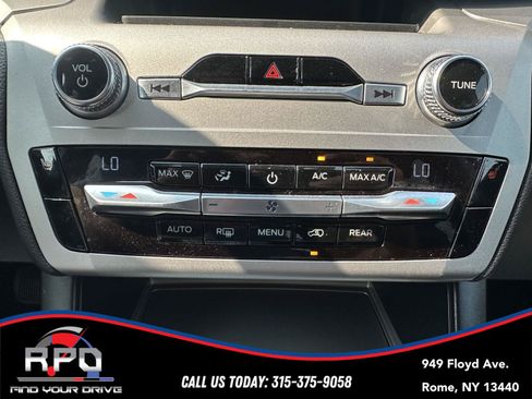 Used 2021 Ford Explorer XLT AWD/4WD image 22