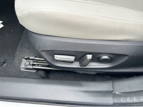 Used 2024 Toyota Prius XLE FWD image 22