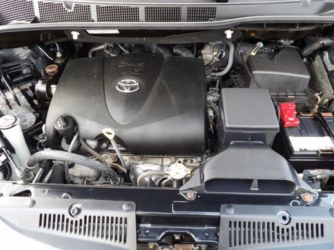 Used 2017 Toyota Sienna XLE image 31
