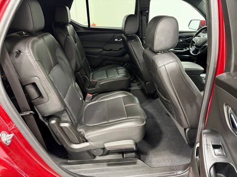 Used 2023 Chevrolet Traverse RS image 35