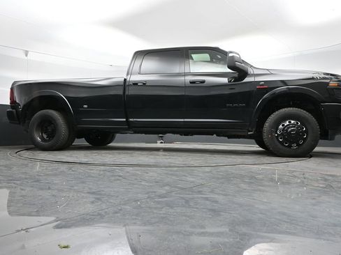 New 2026 RAM 3500 Limited AWD/4WD image 42