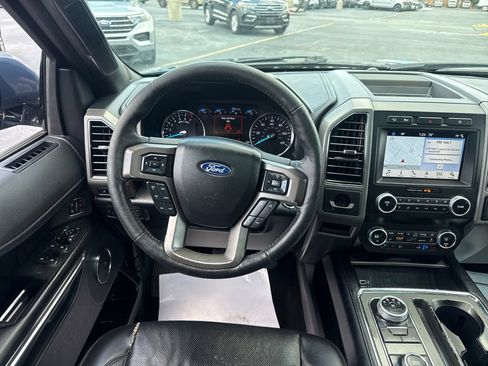 Used 2019 Ford Expedition XLT w/ Equipment Group 202A AWD/4WD image 28