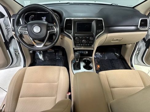 Used 2019 Jeep Grand Cherokee Laredo AWD/4WD image 2