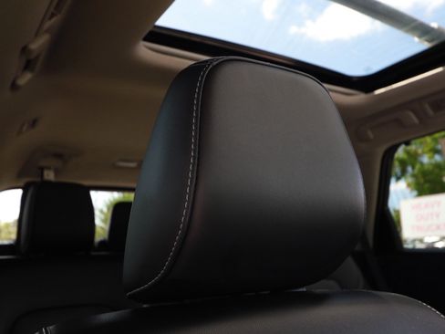 Used 2025 Nissan Pathfinder SL w/ SL Premium Package FWD image 30