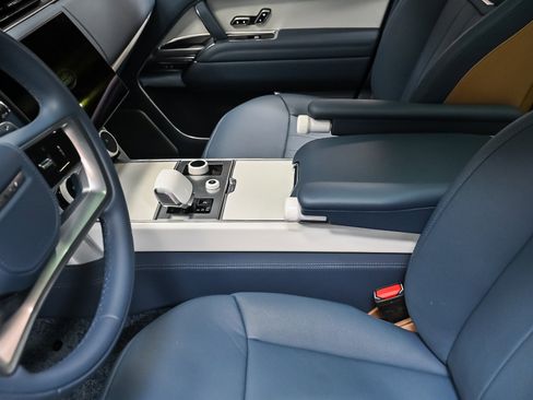 Used 2023 Land Rover Range Rover LWB SV Autobiography image 27