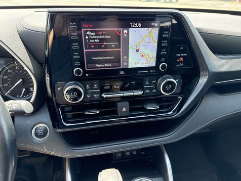 Used 2021 Toyota Highlander XSE AWD/4WD image 25
