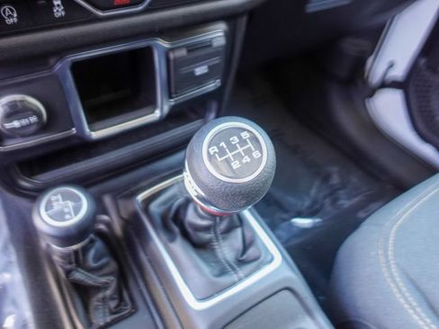 Used 2024 Jeep Gladiator Sport AWD/4WD image 23