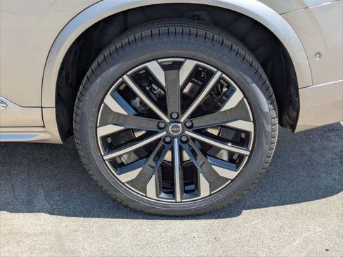 New 2026 Volvo XC90 T8 Plus w/ Protection Package Premier AWD/4WD image 15