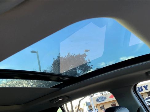 Used 2018 Chevrolet Equinox Premier image 13