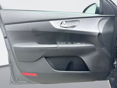 Used 2023 Kia Forte LXS w/ LXS Technology Package FWD image 9