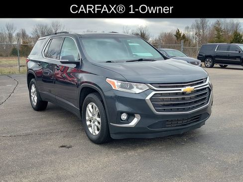 Used 2020 Chevrolet Traverse LT image 2