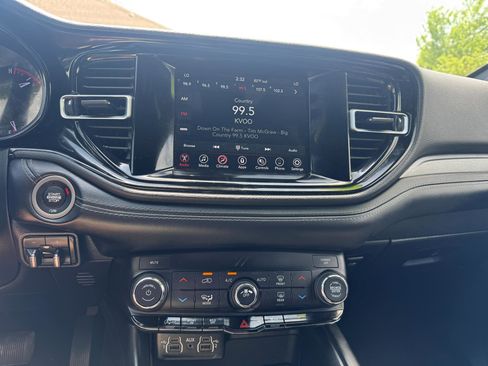 Used 2022 Dodge Durango SXT w/ Blacktop Package AWD/4WD image 16