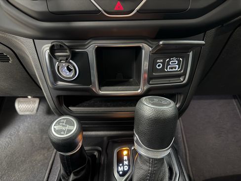 Used 2019 Jeep Wrangler Unlimited Sport image 18