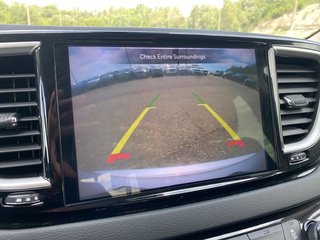 Used 2023 Chrysler Pacifica Touring-L FWD image 21