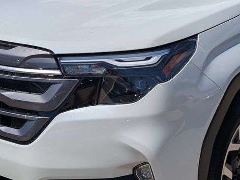 Certified 2026 Subaru Forester Premium AWD/4WD image 9