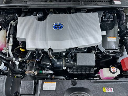 Used 2020 Toyota Prius XLE w/ Premium Convenience Package FWD image 32