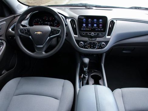 Used 2024 Chevrolet Malibu LT image 32